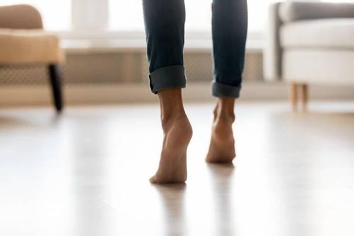 Hai bài tập đơn giản giúp kích thích tạo xương, hỗ trợ ngăn ngừa loãng xương - Ảnh 1.
