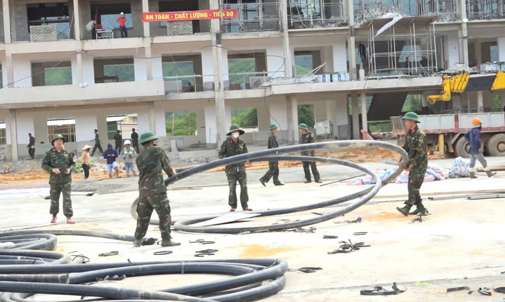 Quân đội tăng tốc hỗ trợ xây dựng trường học nội trú vùng cao ở Huế- Ảnh 1. Quân đội tăng tốc hỗ trợ xây dựng trường học nội trú vùng cao ở Huế- Ảnh 1.