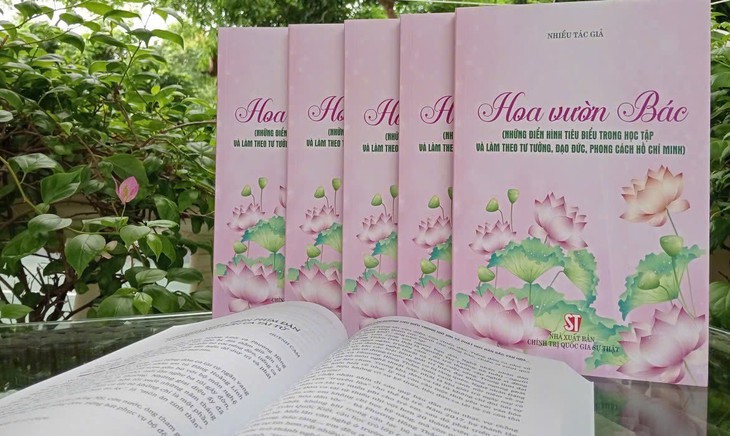 Nhiều tấm gương tiêu biểu trong ‘Hoa vườn Bác’- Ảnh 1. Nhiều tấm gương tiêu biểu trong ‘Hoa vườn Bác’- Ảnh 1.