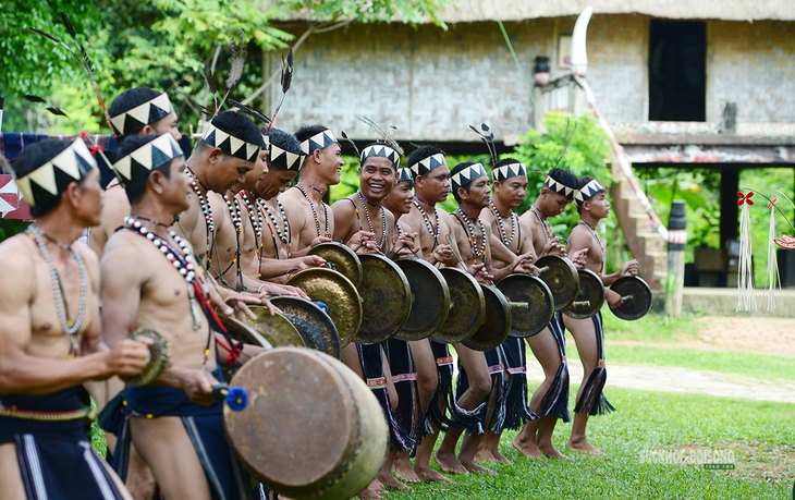 Rộn ràng lễ Sơmă Kơcham của người Bahnar tại Đồng Mô- Ảnh 1. Rộn ràng lễ Sơmă Kơcham của người Bahnar tại Đồng Mô- Ảnh 1.
