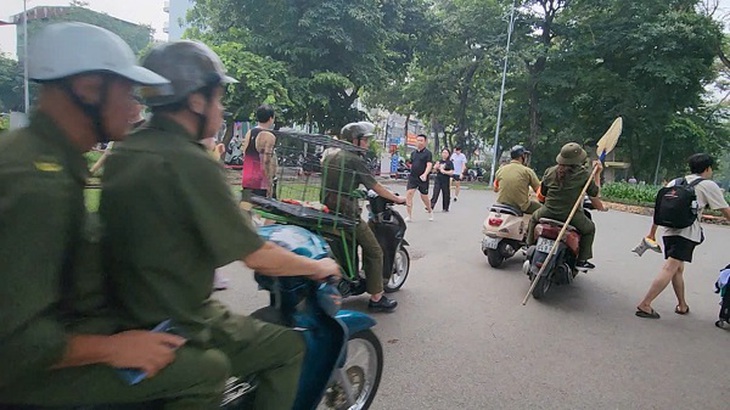 Hà Nội: Bãi xe Công viên Thống Nhất phình to, hồ cấm vẫn có người bơi- Ảnh 12.