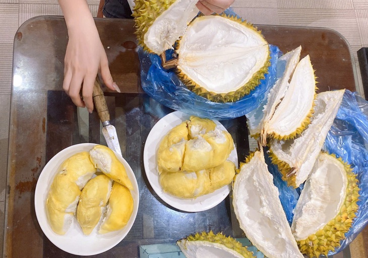 Sầu riêng giá siêu rẻ: Người bán cảnh báo, người 'nghiện sầu' tiết lộ bí quyết chọn quả ngon- Ảnh 3. Sầu riêng giá siêu rẻ: Người bán cảnh báo, người 'nghiện sầu' tiết lộ bí quyết chọn quả ngon- Ảnh 3.