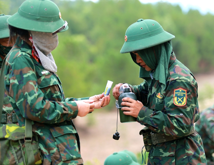 Nghệ An chỉ đạo khẩn, không để cháy rừng lan rộng trong nắng nóng cực đoan  - Ảnh 2.