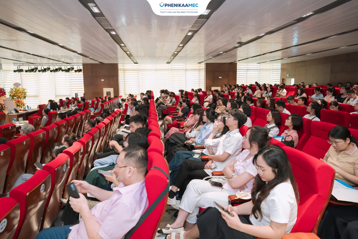Thúc đẩy sử dụng thuốc an toàn, hợp lý và hiệu quả: Dấu ấn từ Hội thảo Dược lâm sàng Bệnh viện Đại học Phenikaa lần thứ nhất- Ảnh 3. Thúc đẩy sử dụng thuốc an toàn, hợp lý và hiệu quả: Dấu ấn từ Hội thảo Dược lâm sàng Bệnh viện Đại học Phenikaa lần thứ nhất- Ảnh 3.