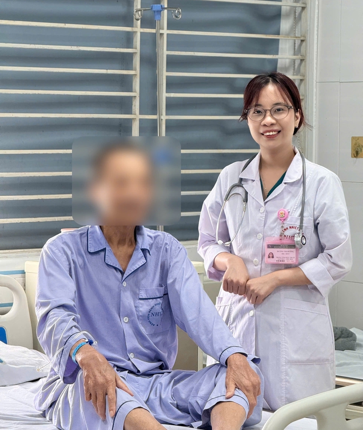 Vượt 1.300 km ra Hà Nội tìm cơ hội sống, bệnh nhân ung thư gan đón nhận phép màu - Ảnh 3. Vượt 1.300 km ra Hà Nội tìm cơ hội sống, bệnh nhân ung thư gan đón nhận phép màu - Ảnh 3.
