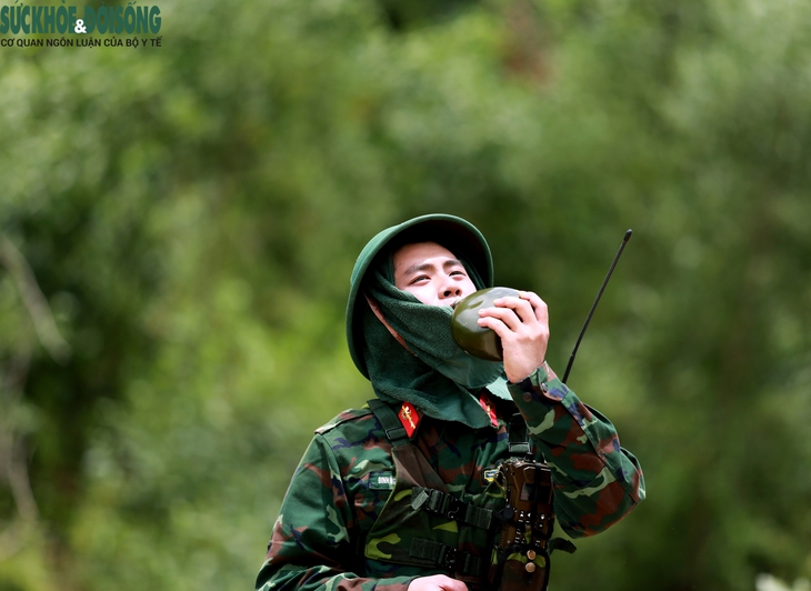 Hàng trăm người bám núi khống chế cháy rừng ở Nghệ An - Ảnh 10. Hàng trăm người bám núi khống chế cháy rừng ở Nghệ An - Ảnh 10.