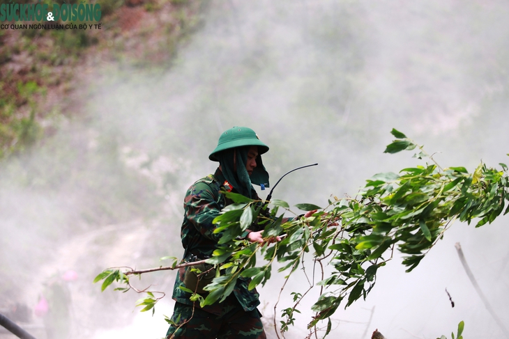 Quân đội tăng quân số, quyết tâm khống chế đám cháy rừng ở Nghệ An- Ảnh 9. Quân đội tăng quân số, quyết tâm khống chế đám cháy rừng ở Nghệ An- Ảnh 9.