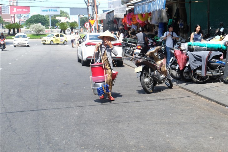 Điểm khác biệt của đợt nắng nóng diện rộng, nhiều khu vực khô nóng như rang- Ảnh 1. Điểm khác biệt của đợt nắng nóng diện rộng, nhiều khu vực khô nóng như rang- Ảnh 1.