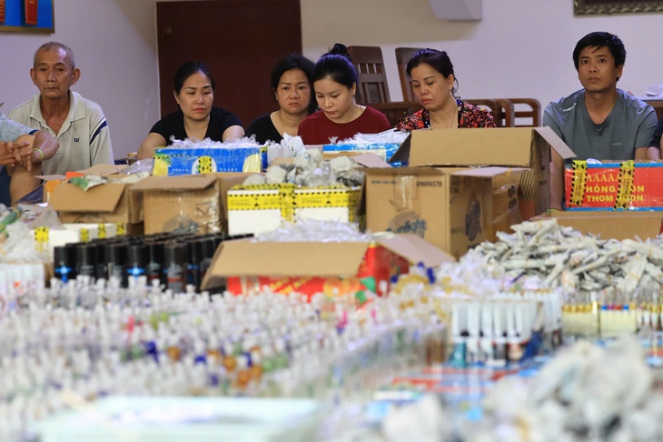 Phá đường dây sản xuất dụng cụ sử dụng ma túy quy mô lớn tại TPHCM- Ảnh 5. Phá đường dây sản xuất dụng cụ sử dụng ma túy quy mô lớn tại TPHCM- Ảnh 5.