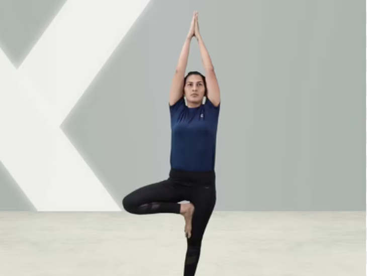 Top 10 tư thế yoga giúp đánh thức cơ thể và tâm trí ngay khi thức dậy - Ảnh 7.