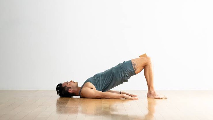 Top 10 tư thế yoga giúp đánh thức cơ thể và tâm trí ngay khi thức dậy - Ảnh 8.