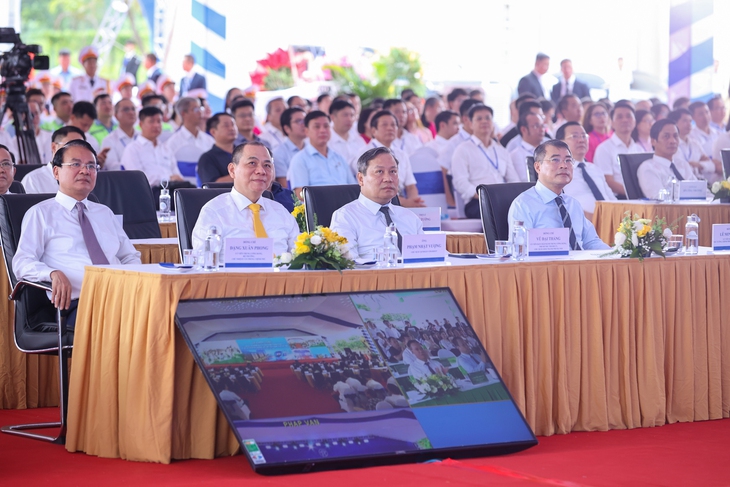 Thủ tướng dự lễ khởi công đồng thời 5 tuyến đường sắt đô thị và 3 dự án nhà ở cho thuê- Ảnh 2. Thủ tướng dự lễ khởi công đồng thời 5 tuyến đường sắt đô thị và 3 dự án nhà ở cho thuê- Ảnh 2.