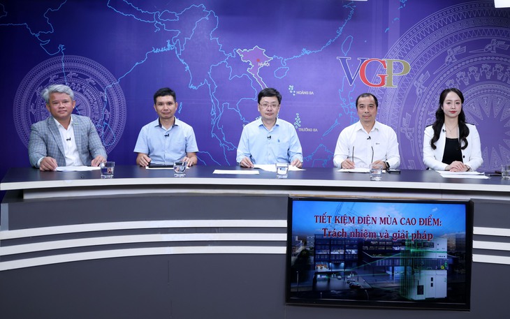 Công suất điện lập đỉnh mới, tiết kiệm điện trở thành yêu cầu cấp bách- Ảnh 1. Công suất điện lập đỉnh mới, tiết kiệm điện trở thành yêu cầu cấp bách- Ảnh 1.