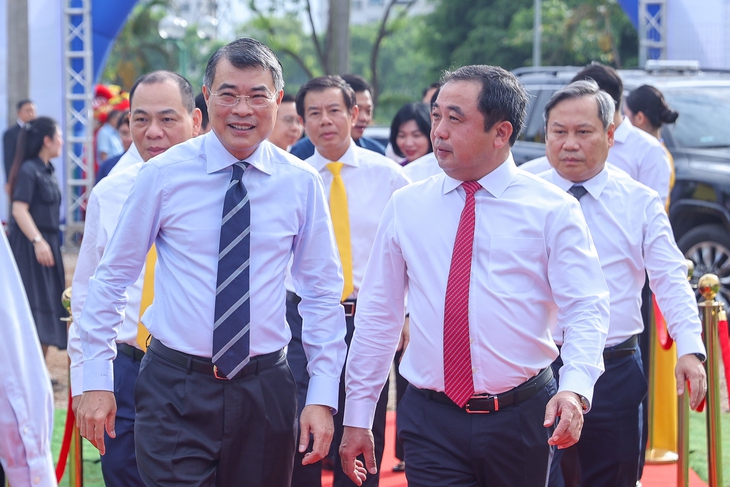 Thủ tướng dự lễ khởi công đồng thời 5 tuyến đường sắt đô thị và 3 dự án nhà ở cho thuê- Ảnh 1. Thủ tướng dự lễ khởi công đồng thời 5 tuyến đường sắt đô thị và 3 dự án nhà ở cho thuê- Ảnh 1.