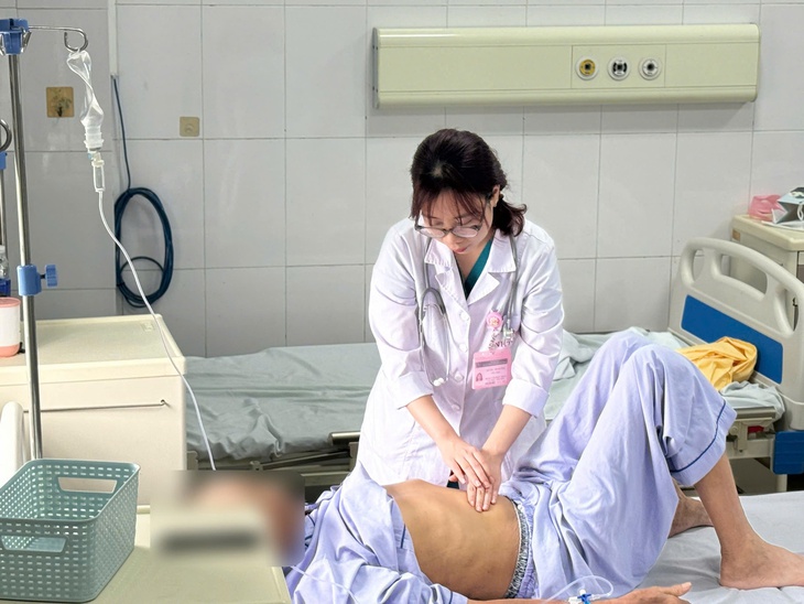 Vượt 1.300 km ra Hà Nội tìm cơ hội sống, bệnh nhân ung thư gan đón nhận phép màu - Ảnh 2. Vượt 1.300 km ra Hà Nội tìm cơ hội sống, bệnh nhân ung thư gan đón nhận phép màu - Ảnh 2.