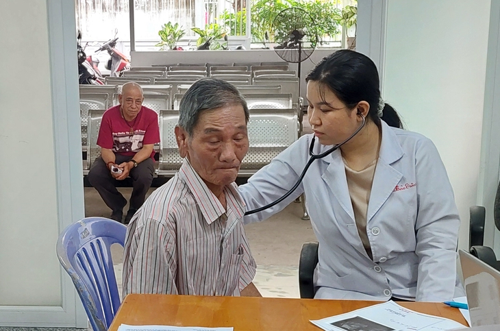 TPHCM thí điểm khám chữa bệnh BHYT tại nhà, đưa dịch vụ y tế đến tận hộ dân - Ảnh 1.