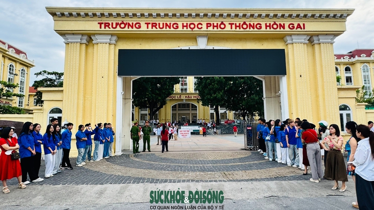 Hơn 17.000 thí sinh Quảng Ninh bước vào kỳ thi tuyển sinh lớp 10 THPT- Ảnh 1. Hơn 17.000 thí sinh Quảng Ninh bước vào kỳ thi tuyển sinh lớp 10 THPT- Ảnh 1.