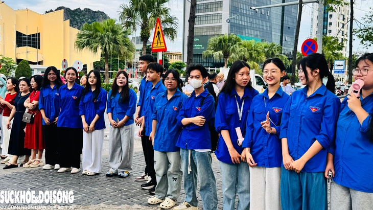 Hơn 17.000 thí sinh Quảng Ninh bước vào kỳ thi tuyển sinh lớp 10 THPT- Ảnh 2. Hơn 17.000 thí sinh Quảng Ninh bước vào kỳ thi tuyển sinh lớp 10 THPT- Ảnh 2.