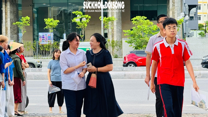 Hơn 17.000 thí sinh Quảng Ninh bước vào kỳ thi tuyển sinh lớp 10 THPT- Ảnh 4. Hơn 17.000 thí sinh Quảng Ninh bước vào kỳ thi tuyển sinh lớp 10 THPT- Ảnh 4.