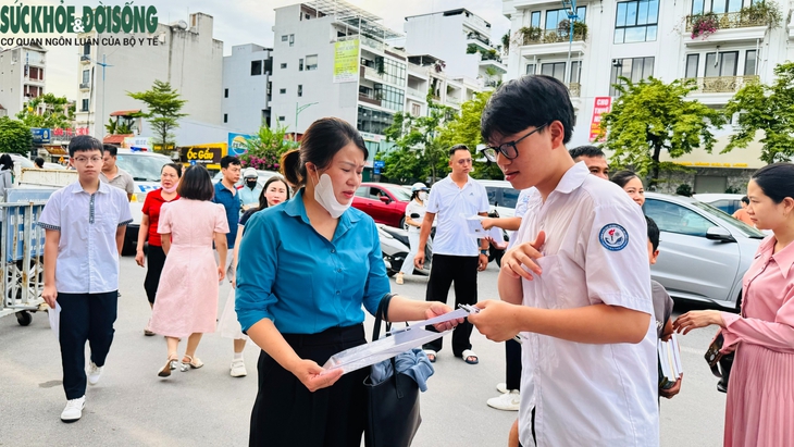 Hơn 17.000 thí sinh Quảng Ninh bước vào kỳ thi tuyển sinh lớp 10 THPT- Ảnh 5. Hơn 17.000 thí sinh Quảng Ninh bước vào kỳ thi tuyển sinh lớp 10 THPT- Ảnh 5.