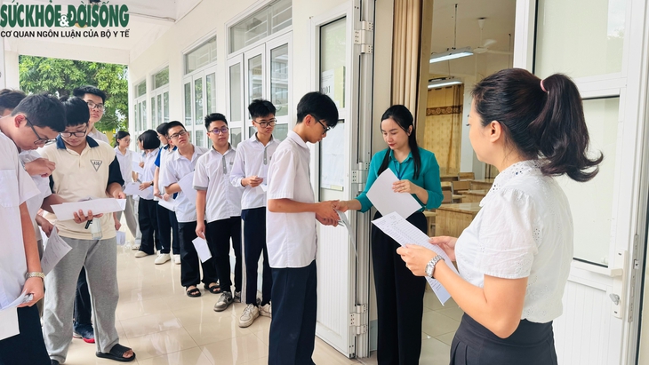 Hơn 17.000 thí sinh Quảng Ninh bước vào kỳ thi tuyển sinh lớp 10 THPT- Ảnh 10. Hơn 17.000 thí sinh Quảng Ninh bước vào kỳ thi tuyển sinh lớp 10 THPT- Ảnh 10.