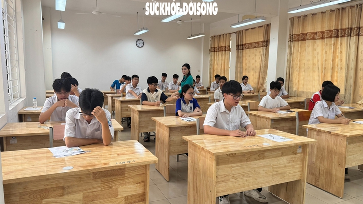 Hơn 17.000 thí sinh Quảng Ninh bước vào kỳ thi tuyển sinh lớp 10 THPT- Ảnh 11. Hơn 17.000 thí sinh Quảng Ninh bước vào kỳ thi tuyển sinh lớp 10 THPT- Ảnh 11.