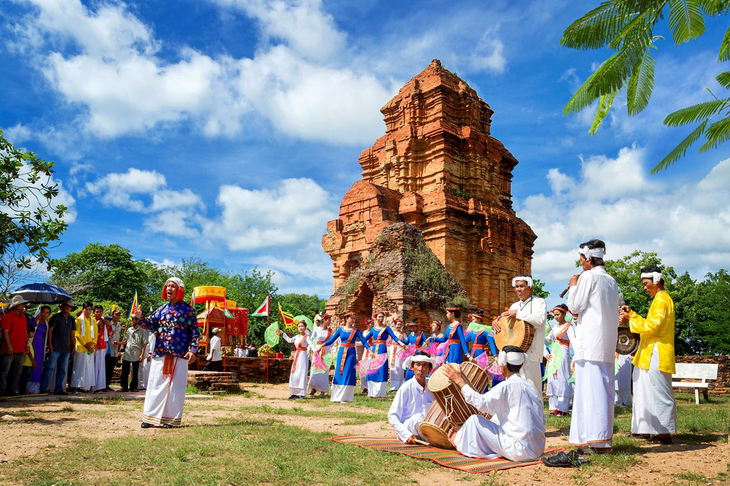 Nhiều người dân và du khách chờ đón Ngày hội Văn hóa dân tộc Chăm- Ảnh 3. Nhiều người dân và du khách chờ đón Ngày hội Văn hóa dân tộc Chăm- Ảnh 3.
