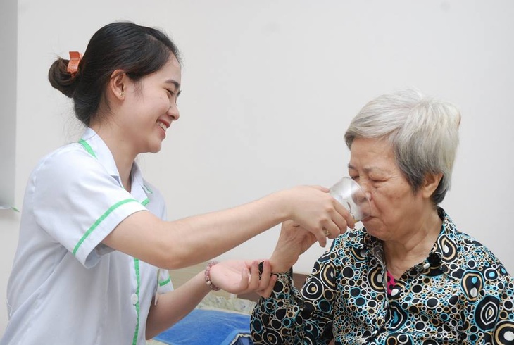 Người cao tuổi được khám sức khỏe miễn phí ít nhất 1 lần mỗi năm- Ảnh 1. Người cao tuổi được khám sức khỏe miễn phí ít nhất 1 lần mỗi năm- Ảnh 1.