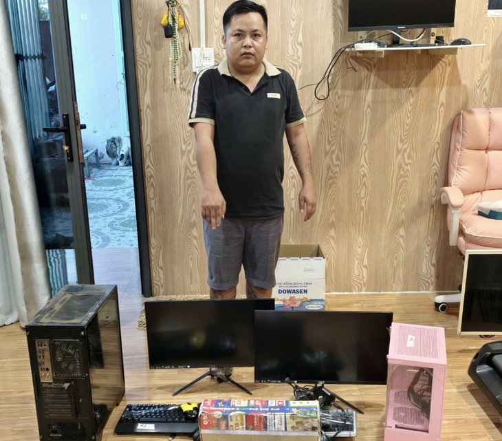 Thu lợi khoảng 1 tỷ đồng nhờ bán sim kích hoạt sẵn- Ảnh 1. Thu lợi khoảng 1 tỷ đồng nhờ bán sim kích hoạt sẵn- Ảnh 1.