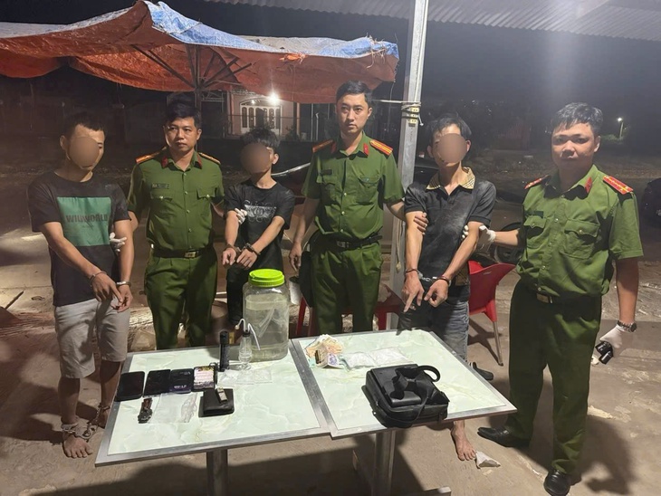 Bắt 30 đối tượng trong đường dây ma túy, thu giữ 1 tấn tang vật- Ảnh 1. Bắt 30 đối tượng trong đường dây ma túy, thu giữ 1 tấn tang vật- Ảnh 1.