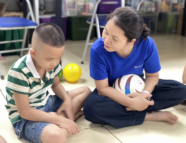 Cô giáo 16 năm miệt mài mở cánh cửa tri thức cho trẻ khiếm thị - Ảnh 4.