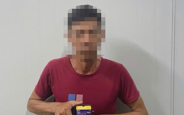 Người phụ nữ đang ghi số lô, số đề tại nhà thì bị bắt- Ảnh 2.