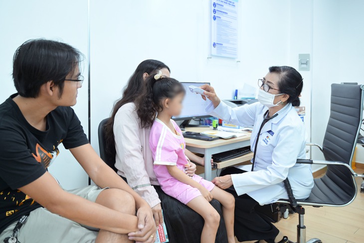 Mùa hè, não mô cầu bùng phát mạnh: Chuyên gia y tế khuyến cáo phụ huynh chủ động tiêm phòng cho trẻ- Ảnh 1. Mùa hè, não mô cầu bùng phát mạnh: Chuyên gia y tế khuyến cáo phụ huynh chủ động tiêm phòng cho trẻ- Ảnh 1.
