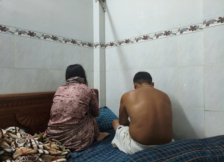 Bắt quả tang 3 đôi nam nữ 'không mặc quần áo' trong phòng trọ, hé lộ đường dây môi giới mại dâm - Ảnh 1. Bắt quả tang 3 đôi nam nữ 'không mặc quần áo' trong phòng trọ, hé lộ đường dây môi giới mại dâm - Ảnh 1.