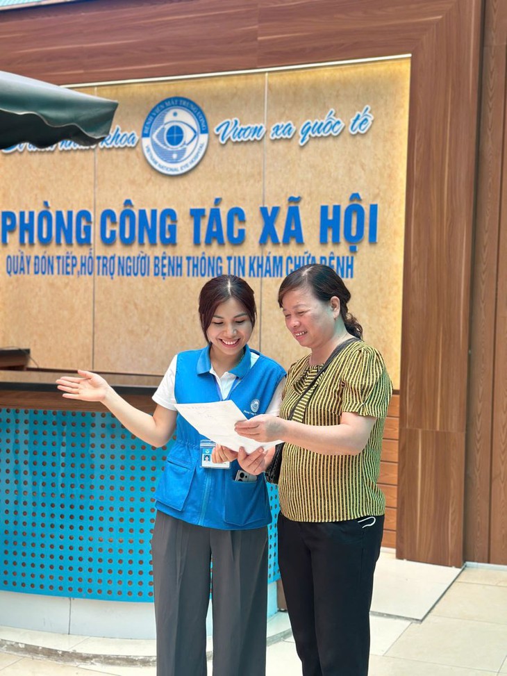 Cảnh báo tình trạng cò mồi tại Bệnh viện Mắt Trung ương năm 2026 - Ảnh 1. Cảnh báo tình trạng cò mồi tại Bệnh viện Mắt Trung ương năm 2026 - Ảnh 1.
