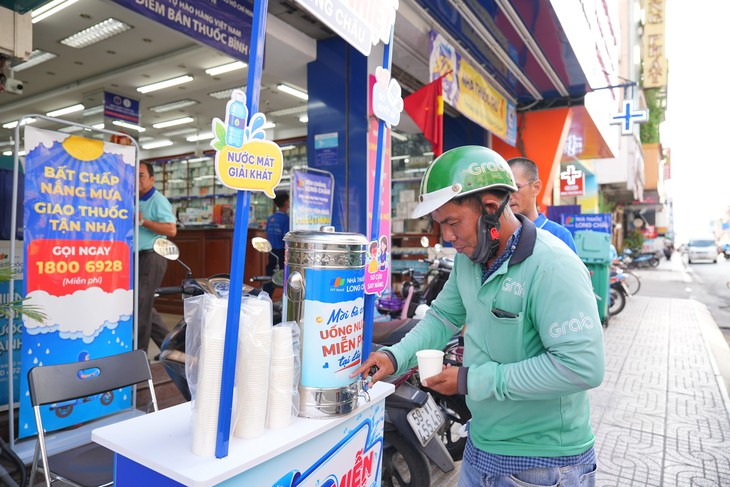 Bản đồ giải nhiệt Long Châu - hơn 1.000 trạm tiếp sức người dân trong mùa hè khắc nghiệt- Ảnh 5. Bản đồ giải nhiệt Long Châu - hơn 1.000 trạm tiếp sức người dân trong mùa hè khắc nghiệt- Ảnh 5.