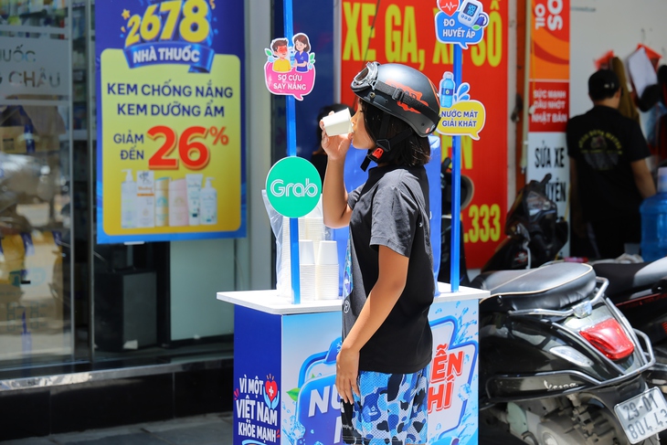 Bản đồ giải nhiệt Long Châu - hơn 1.000 trạm tiếp sức người dân trong mùa hè khắc nghiệt- Ảnh 6. Bản đồ giải nhiệt Long Châu - hơn 1.000 trạm tiếp sức người dân trong mùa hè khắc nghiệt- Ảnh 6.