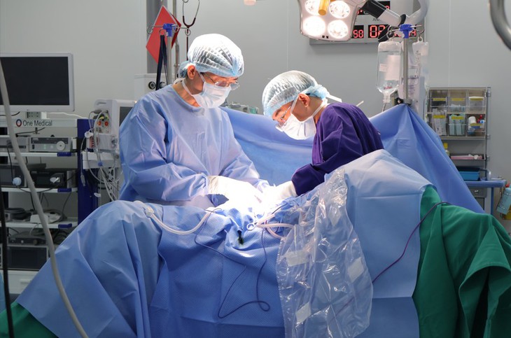 Bị ung thư xâm lấn bàng quang, người đàn ông 61 tuổi thoát cửa tử nhờ chiến lược điều trị khác thường- Ảnh 1. Bị ung thư xâm lấn bàng quang, người đàn ông 61 tuổi thoát cửa tử nhờ chiến lược điều trị khác thường- Ảnh 1.