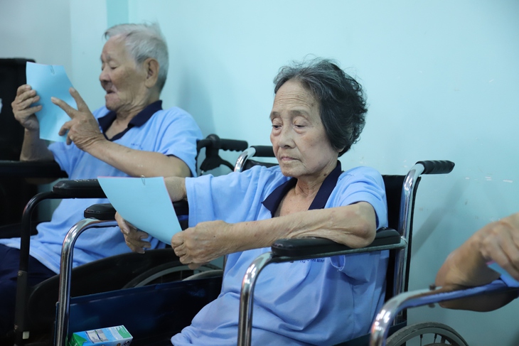 TPHCM triển khai đội y tế lưu động chăm sóc người yếu thế tại các trung tâm bảo trợ xã hội - Ảnh 1.