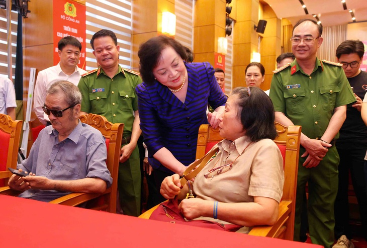 Phó Thủ tướng: Tập trung mọi nguồn lực xác định danh tính hài cốt liệt sĩ - Ảnh 3.