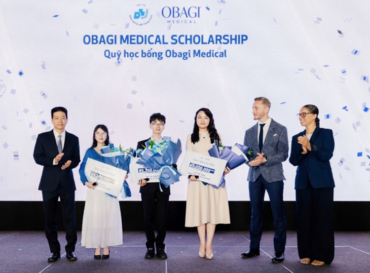 3 bác sĩ nội trú da liễu được tặng học bổng gần 200 triệu đồng - Ảnh 1.