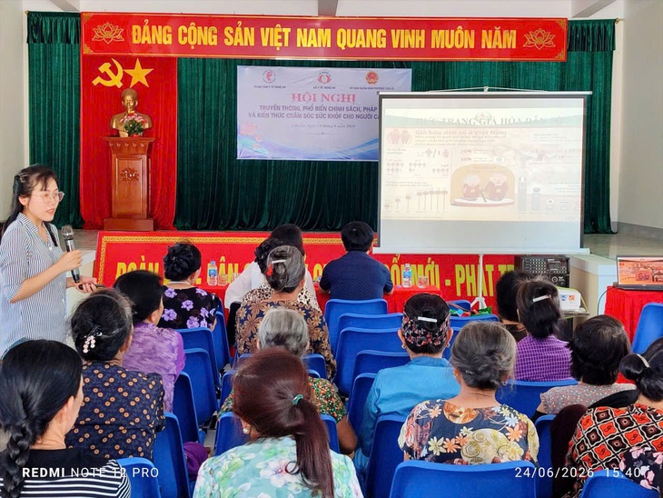 Nâng cao nhận thức, kỹ năng chăm sóc sức khỏe người cao tuổi trong bối cảnh già hóa dân số - Ảnh 1. Nâng cao nhận thức, kỹ năng chăm sóc sức khỏe người cao tuổi trong bối cảnh già hóa dân số - Ảnh 1.