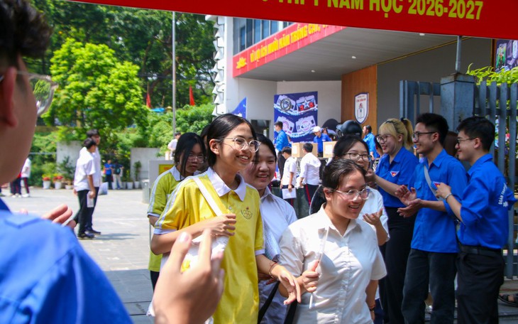 Điểm thi lớp 10 đang phúc khảo, có nên xác nhận nhập học trường trúng tuyển?- Ảnh 2.