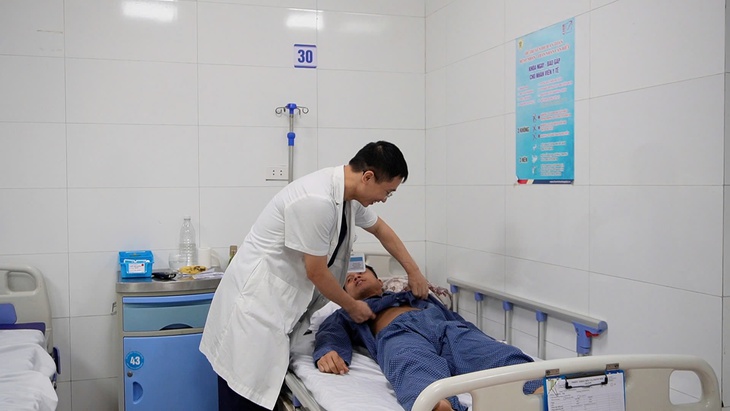 Hy hữu: Tập gập bụng, người đàn ông ngoài 40 tuổi suýt hoại tử ruột- Ảnh 1.