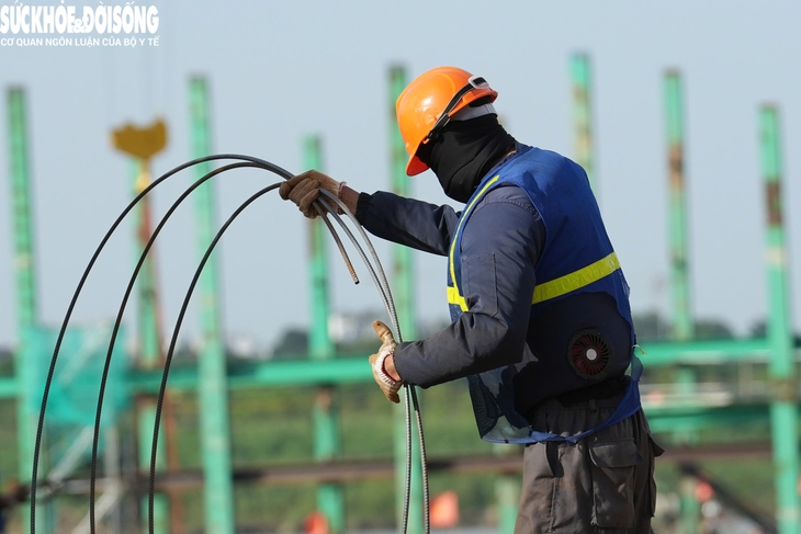 Tiến độ 'siêu cầu' vượt sông Hồng hơn 16.000 tỷ đồng sau hơn 8 tháng khởi công- Ảnh 8.