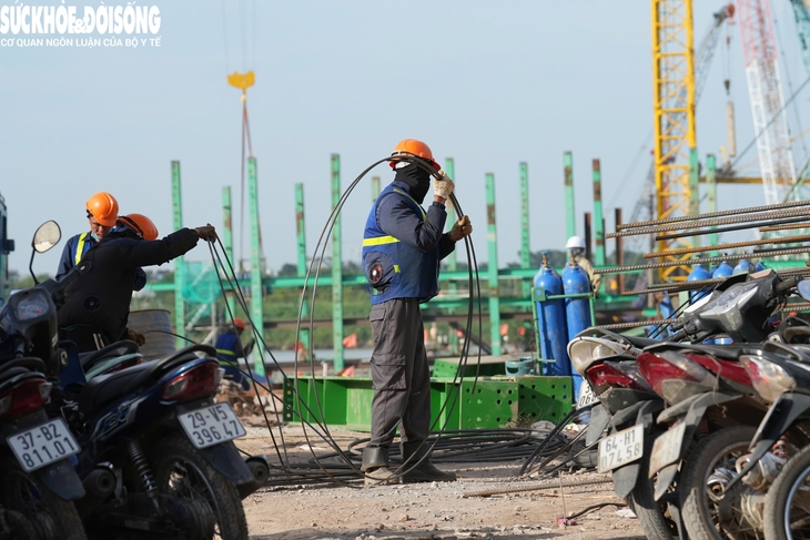 Tiến độ 'siêu cầu' vượt sông Hồng hơn 16.000 tỷ đồng sau hơn 8 tháng khởi công- Ảnh 7.