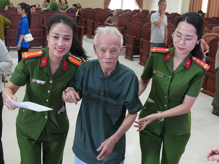 Thu nhận hơn 22.000 mẫu ADN thân nhân liệt sĩ tại Nghệ An- Ảnh 2.