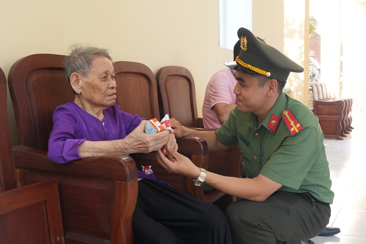 Thu nhận hơn 22.000 mẫu ADN thân nhân liệt sĩ tại Nghệ An- Ảnh 3.