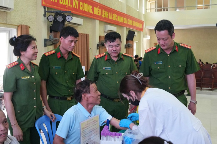 Thu nhận hơn 22.000 mẫu ADN thân nhân liệt sĩ tại Nghệ An- Ảnh 1.