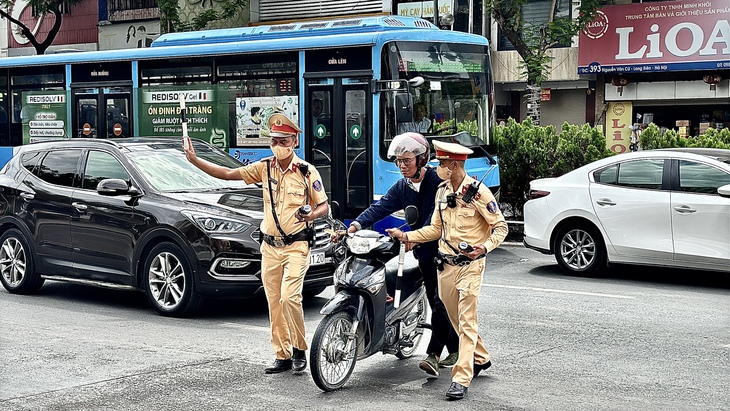 Uống 1-2 cốc bia giải nhiệt, nhiều người bị phạt hàng triệu đồng- Ảnh 4.
